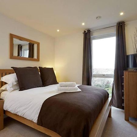 Modern Apartment At Slough Station, London In 18 Mins! Екстериор снимка