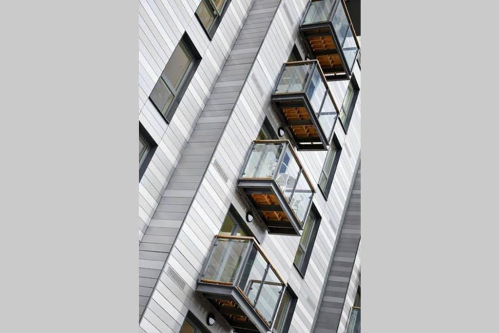 Modern Apartment At Slough Station, London In 18 Mins! Екстериор снимка