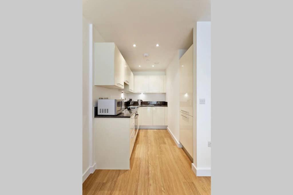 Modern Apartment At Slough Station, London In 18 Mins! Екстериор снимка